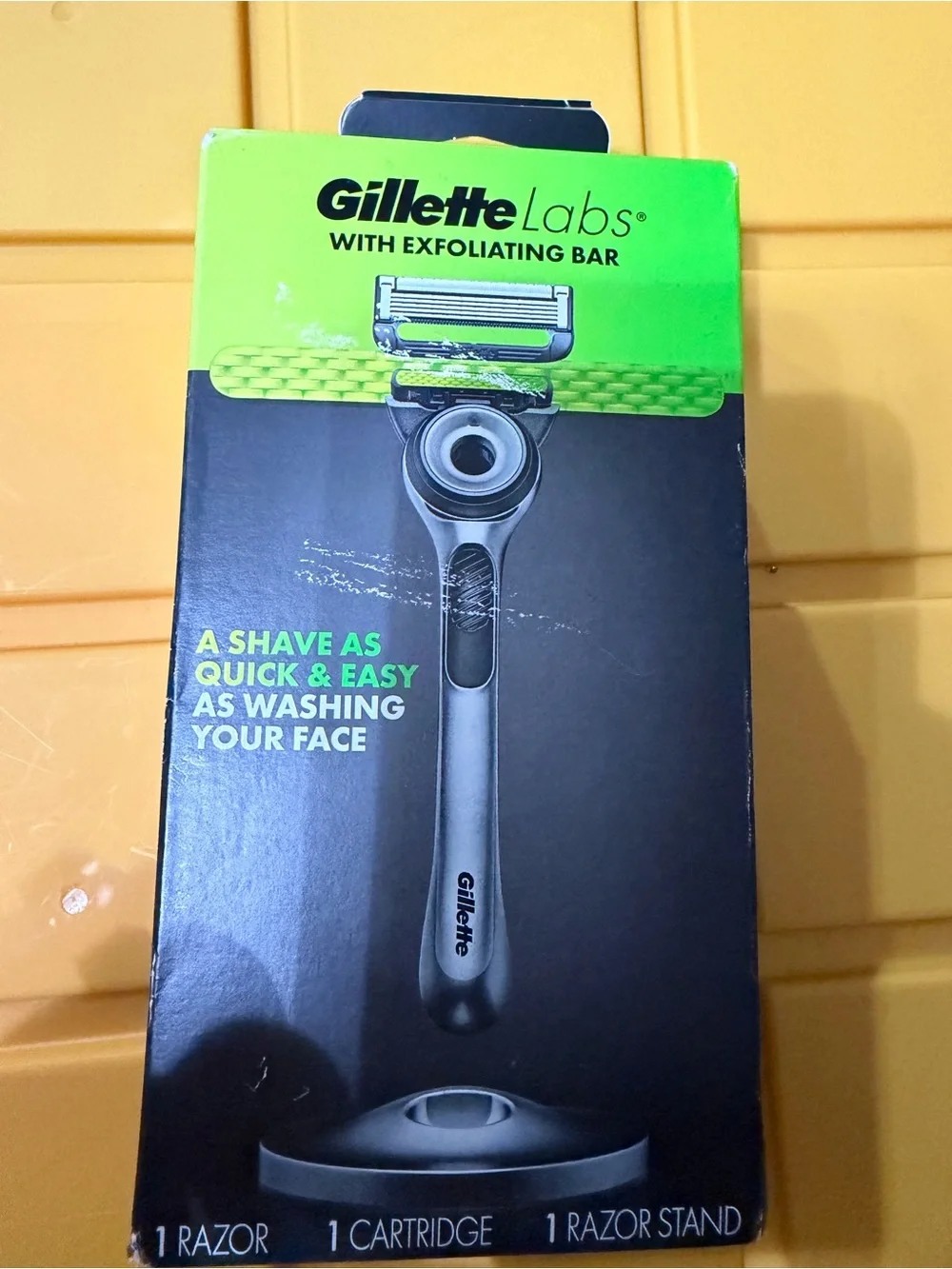 GilletteLabs Men’s Razor with Exfoliating Bar — Green & Black